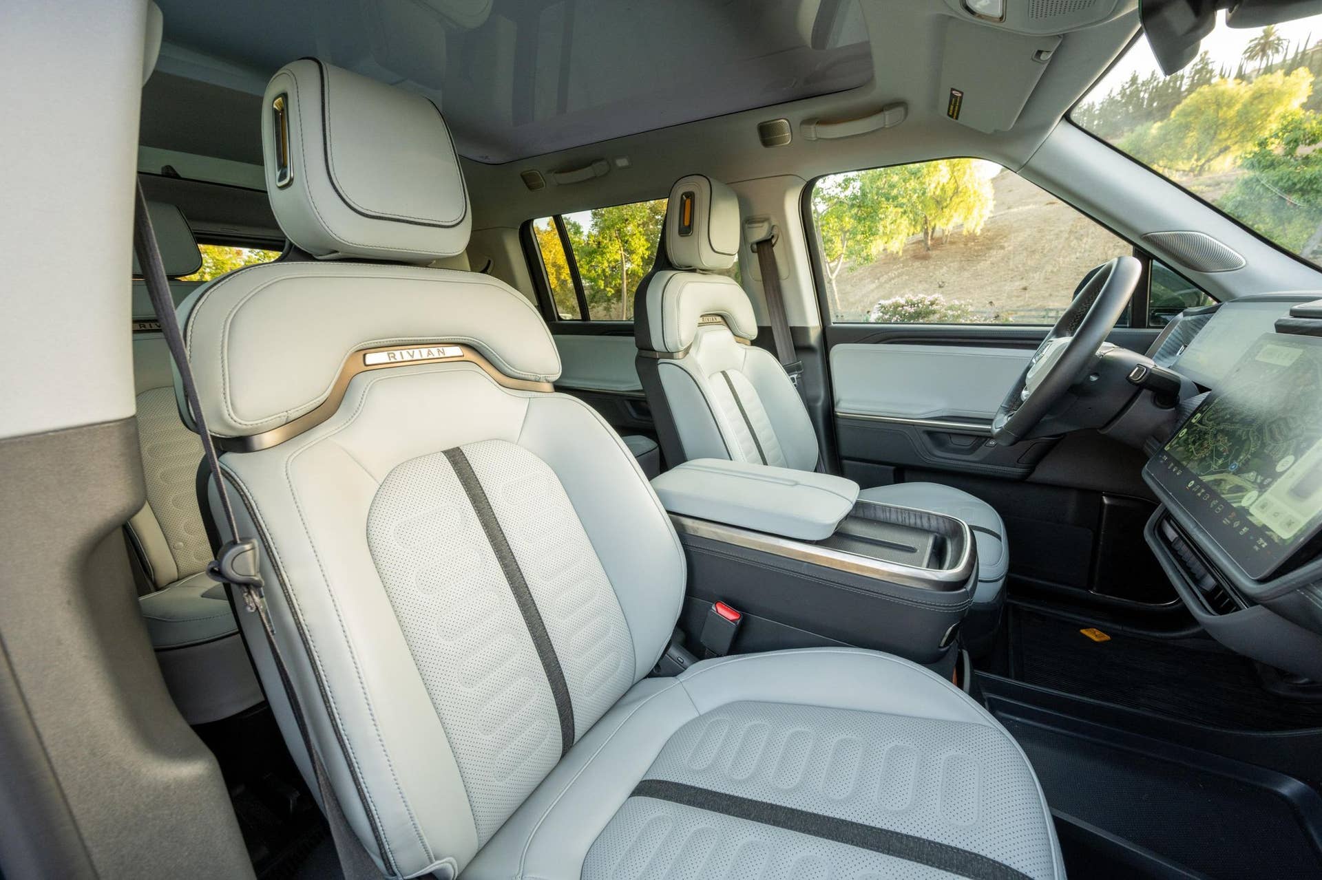 2025 Rivian R1S Adventure Edition