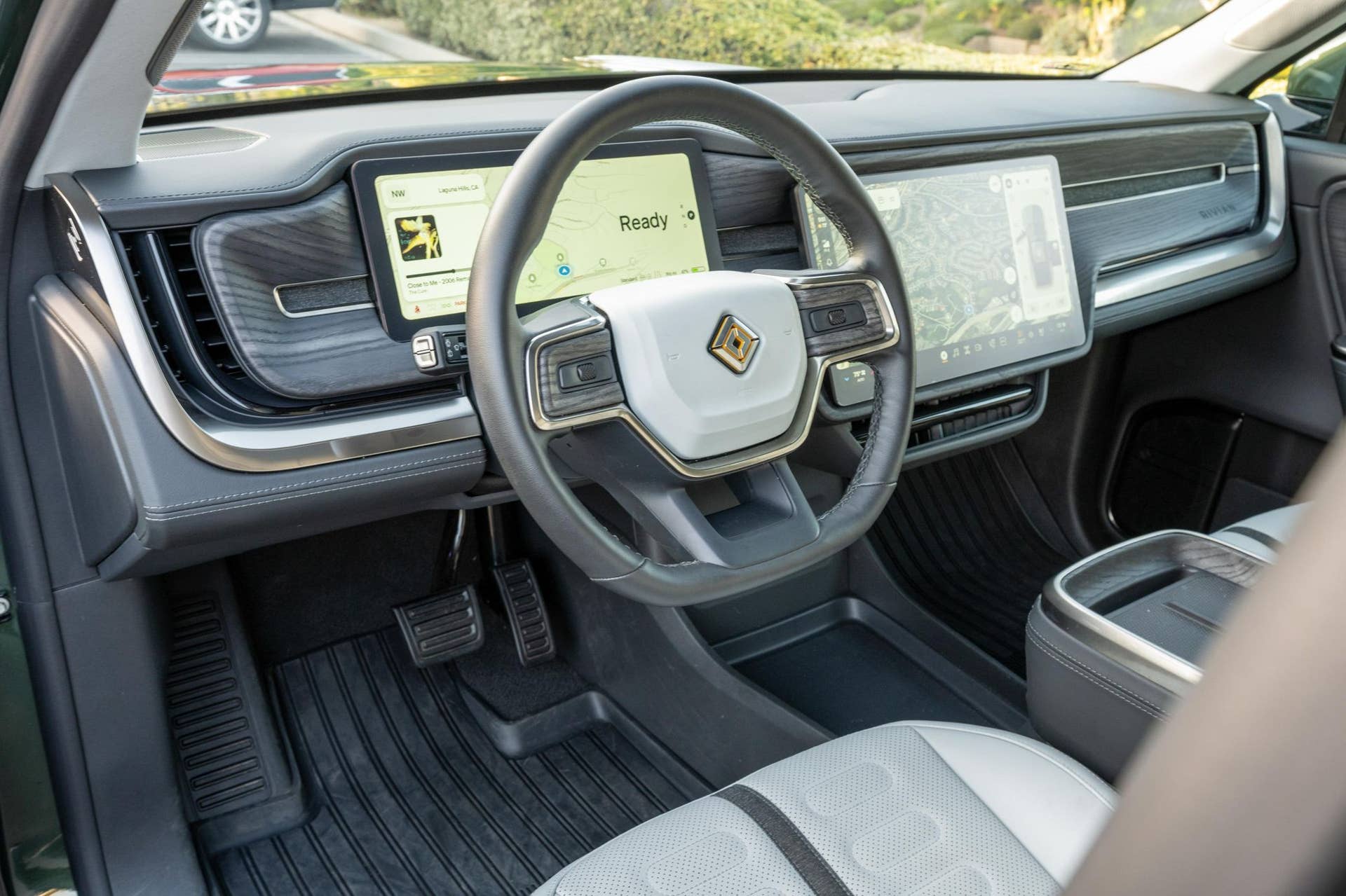 2025 Rivian R1S Adventure Edition