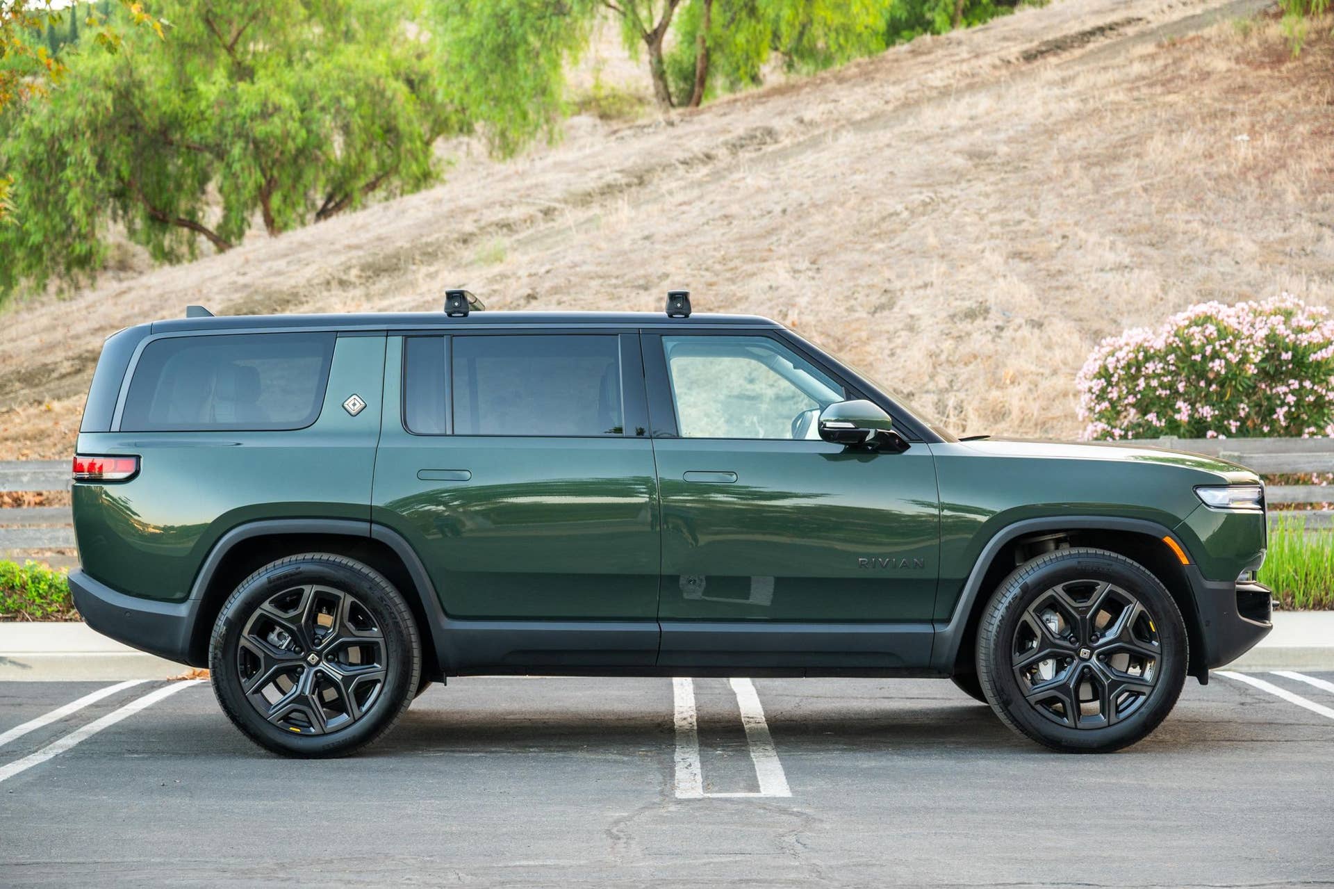 2025 Rivian R1S Adventure Edition