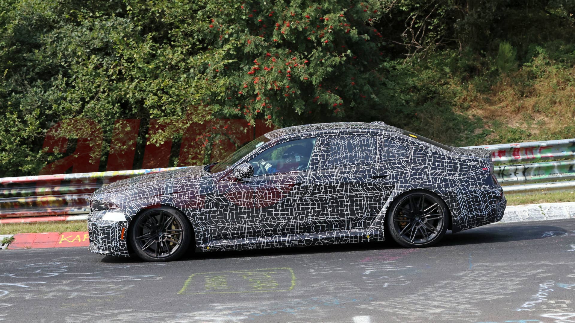 2028 BMW M5 LCI prototype spy shot