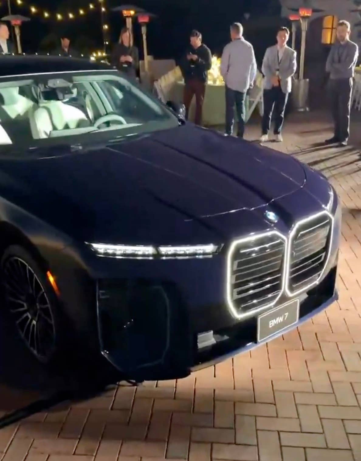 2027 BMW M760