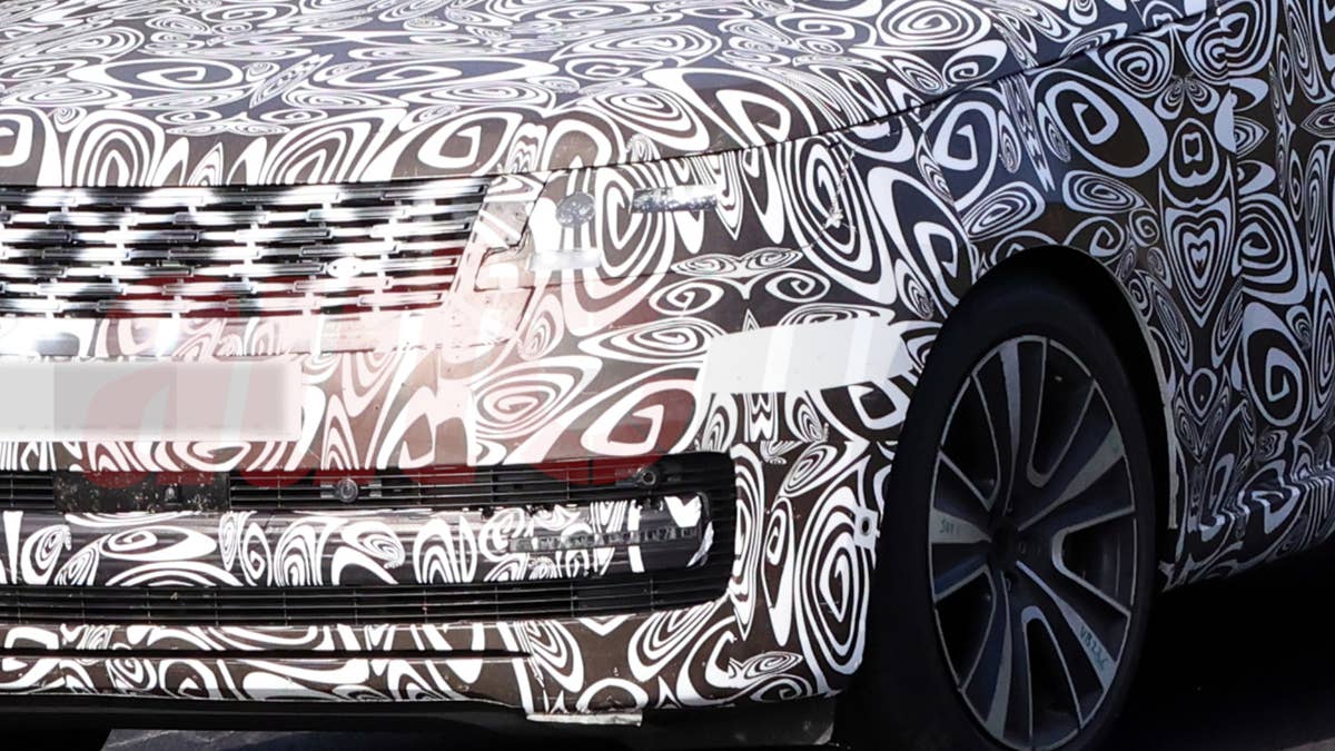 2028 Range Rover Spy Shots Reveal Changes You'll Barely Notice