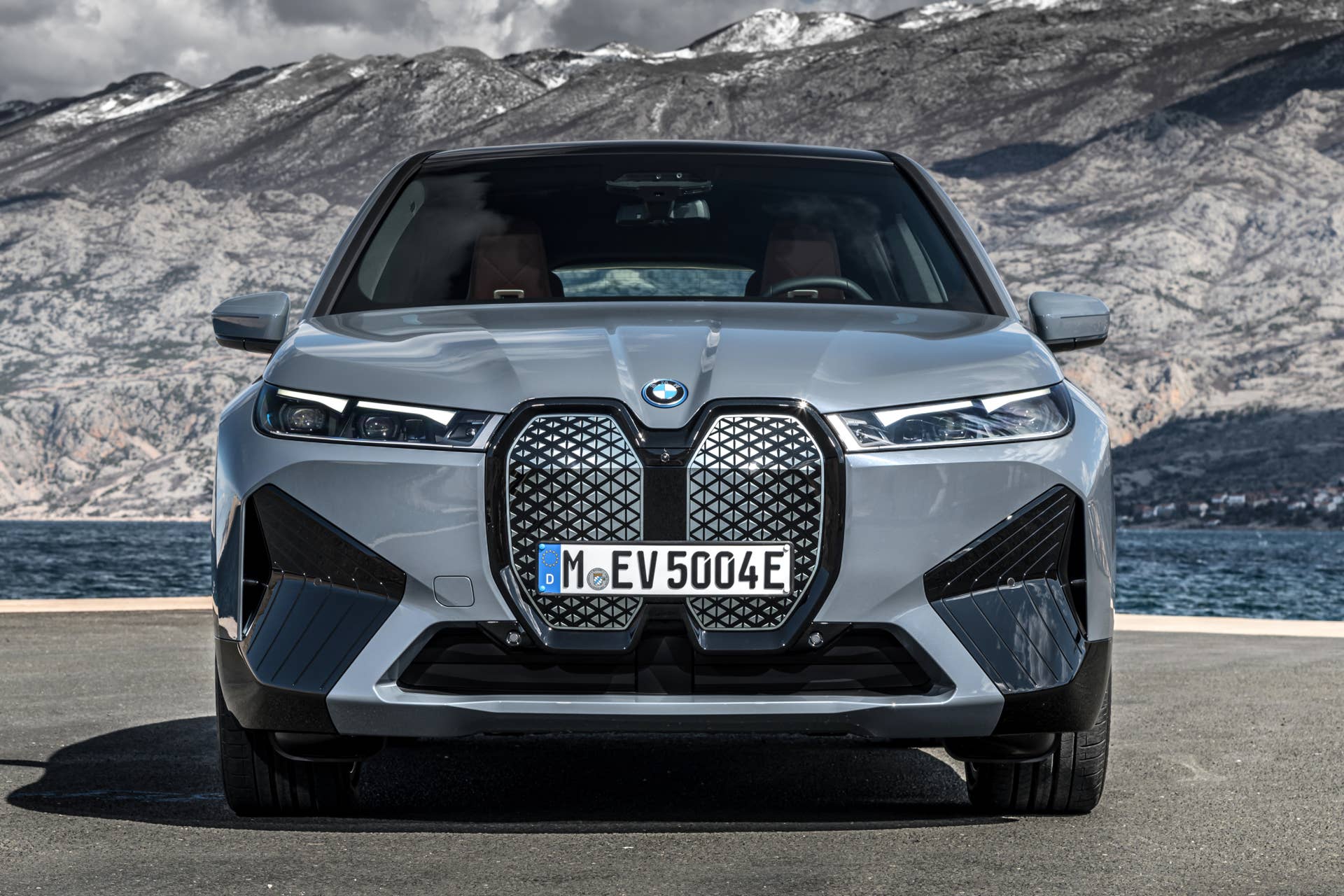 2022 BMW iX xDrive50 in gray front view
