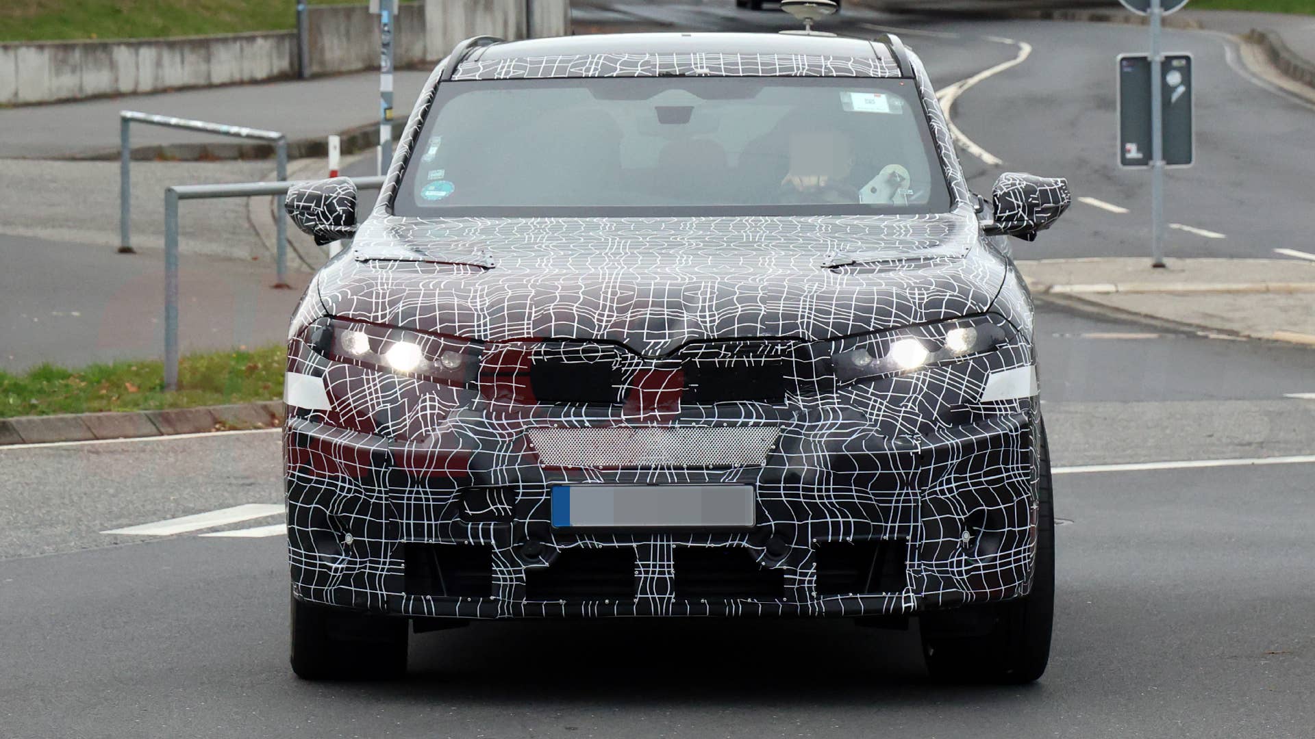 2028 BMW X5 M prototype spy shot