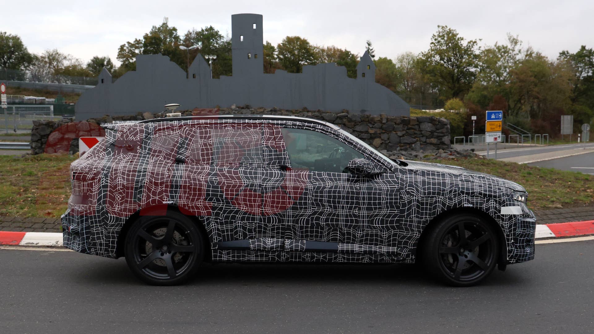 2028 BMW X5 M prototype spy shot