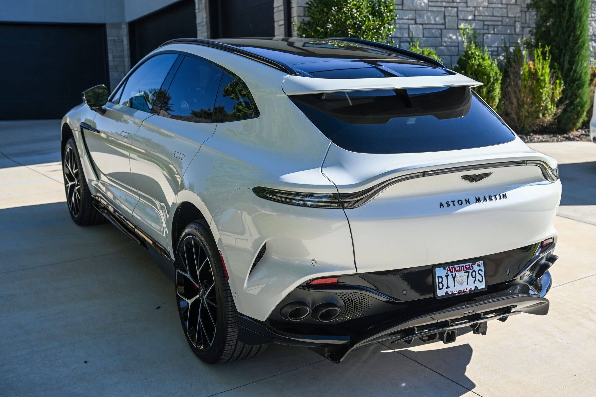 2025 Aston Martin DBX707
