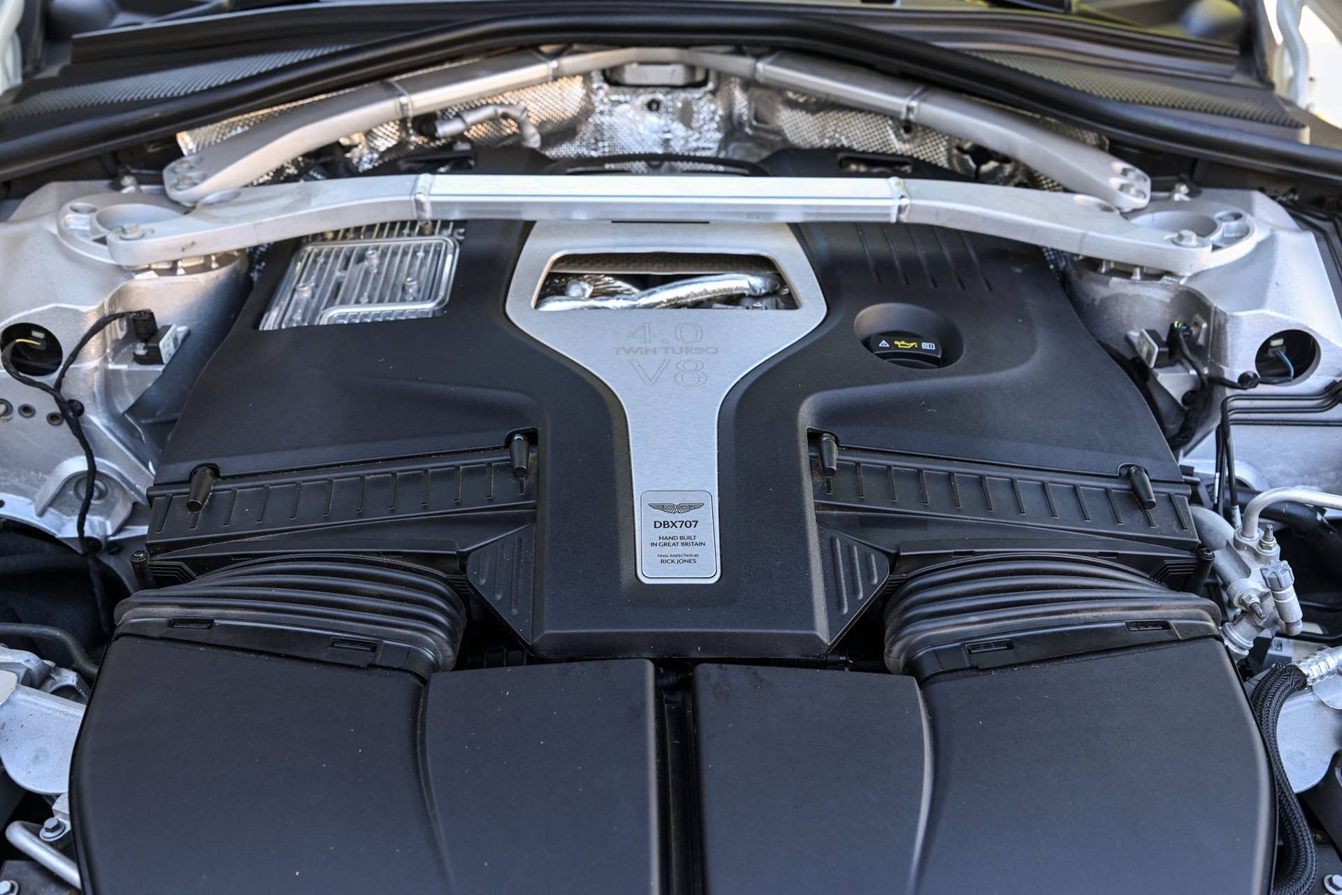 2025 Aston Martin DBX707