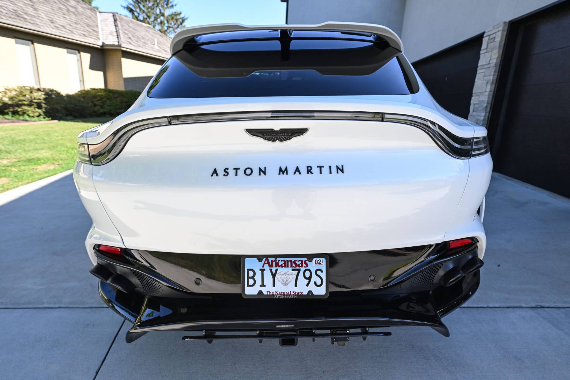 2025 Aston Martin DBX707