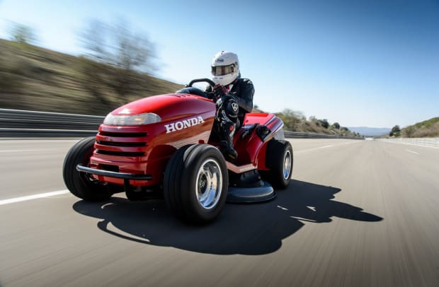 Watch Honda lay waste to world s fastest lawnmower record Autoblog