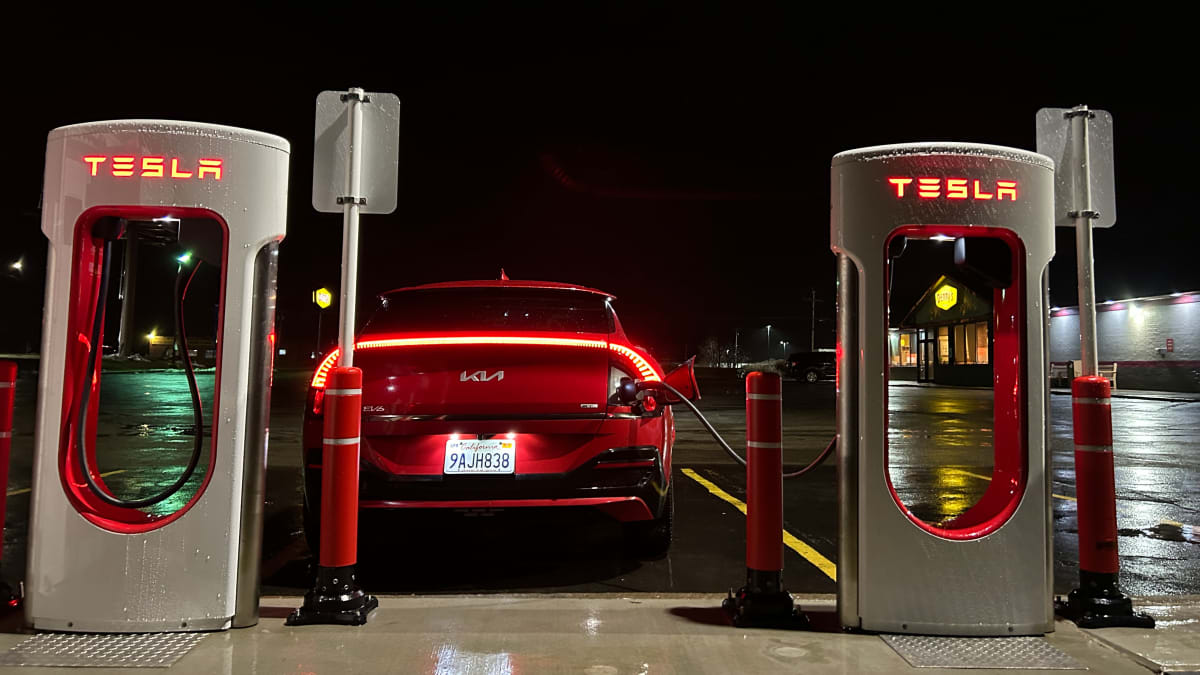 We charged a non Tesla at a Supercharger. Here s how it went Autoblog