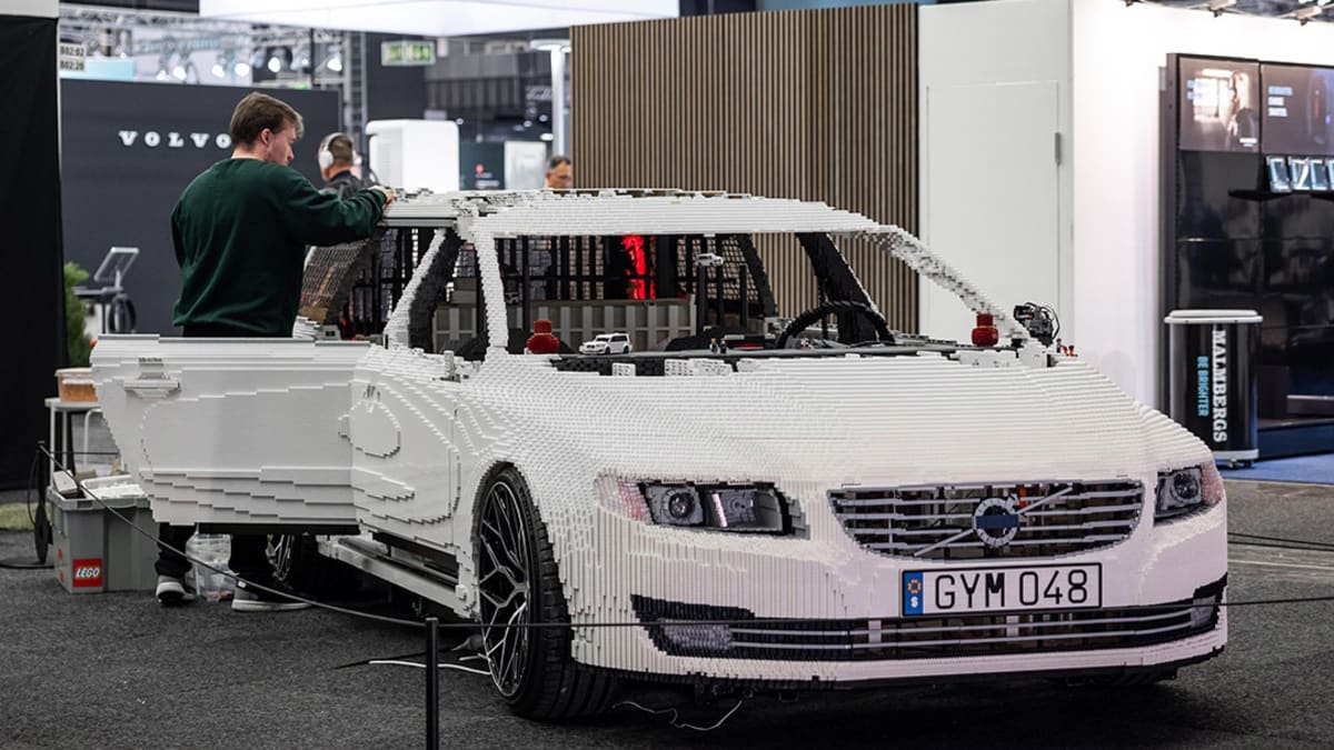 Lego volvo car online