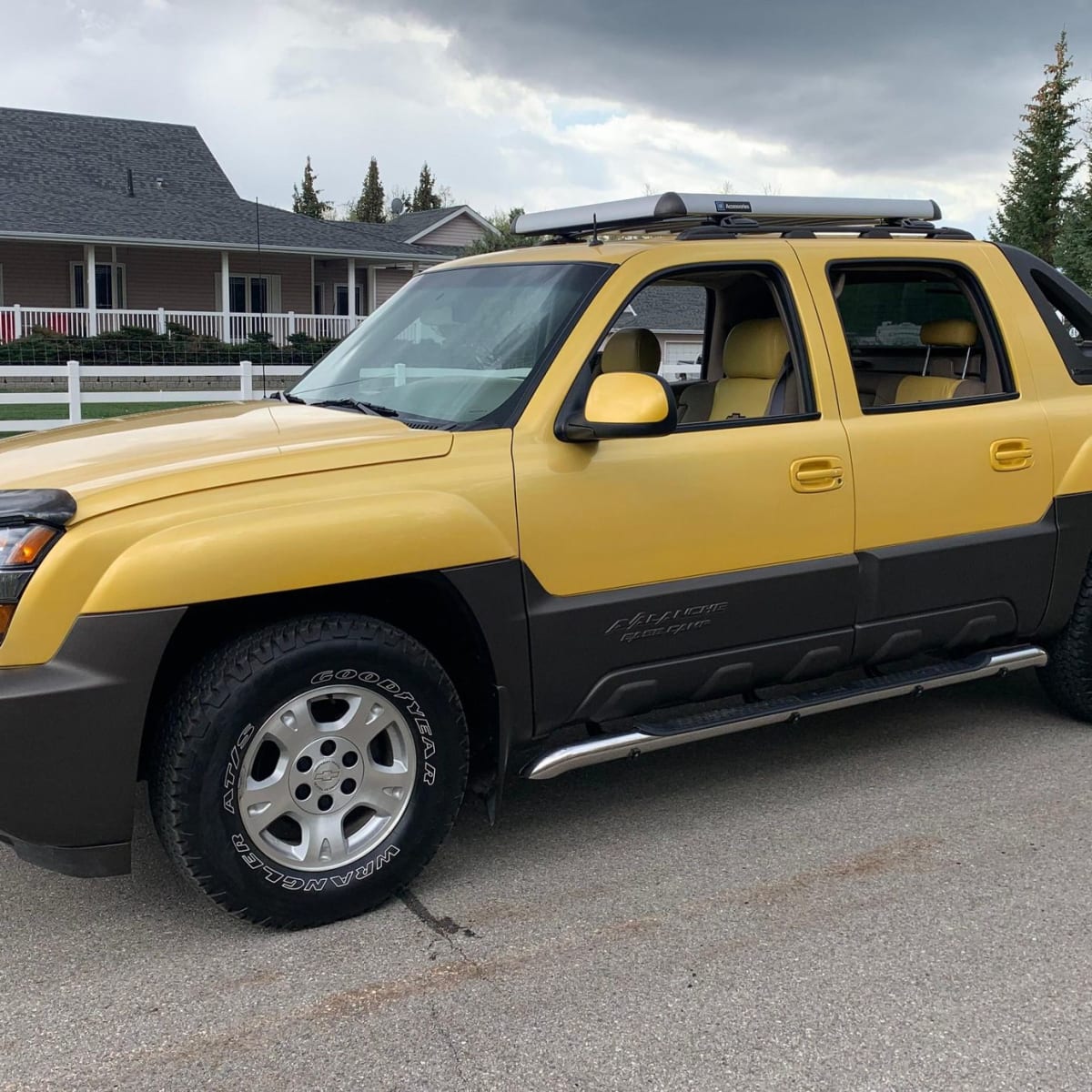 2002 Chevrolet Avalanche Base Camp concept pops up on Cars Bids Autoblog
