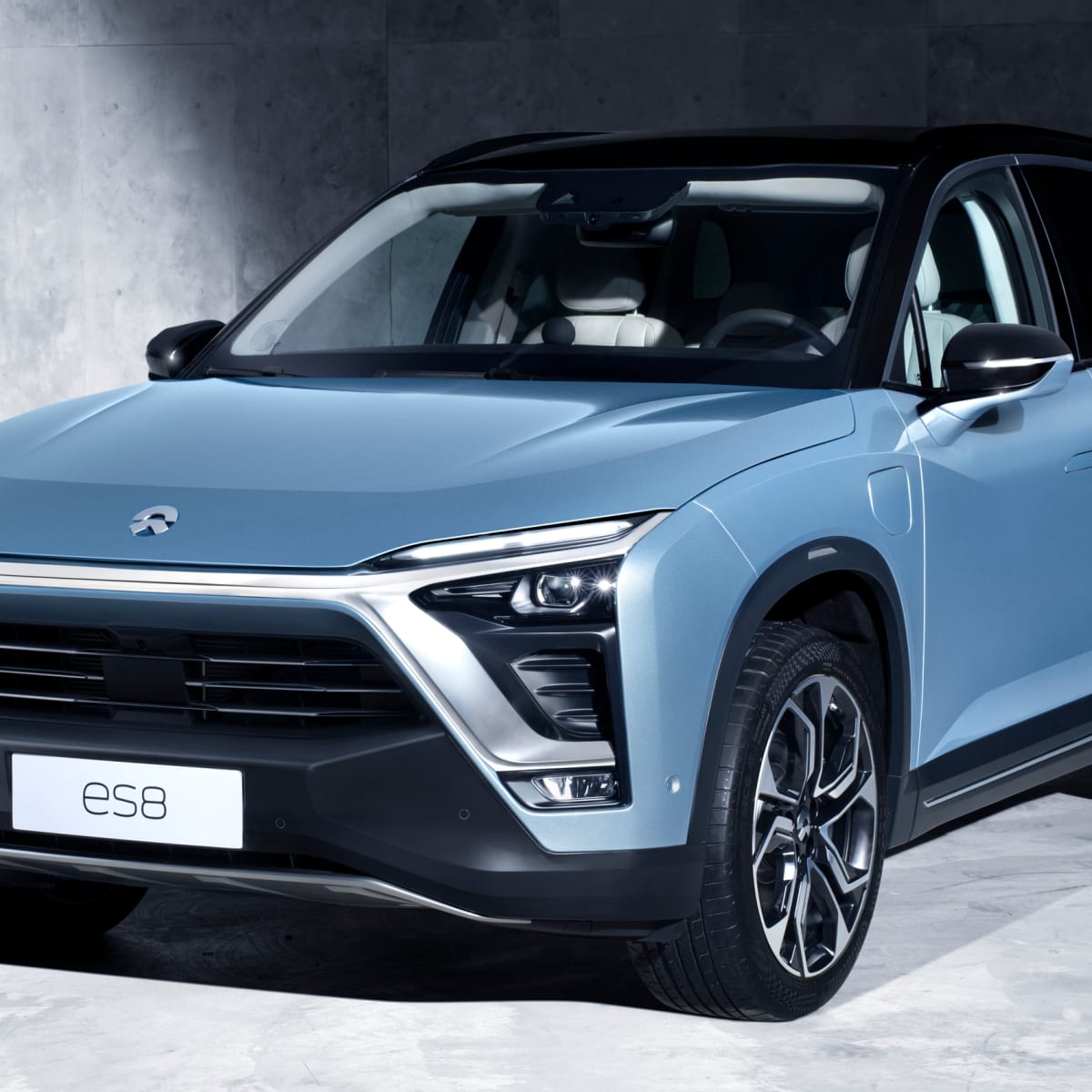 NIO ES8 crossover revealed with a 220 mile range and battery swapping Autoblog