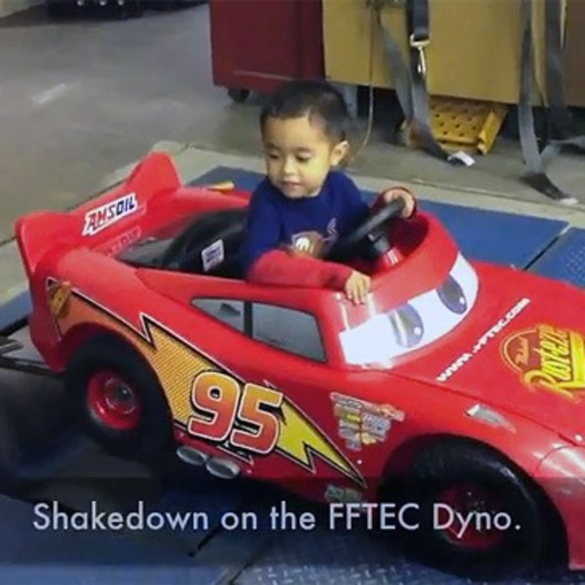 Lightning mcqueen power wheels 24 volt sale