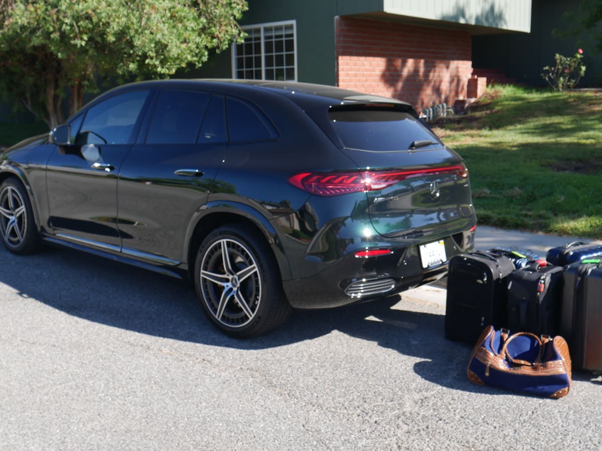 Mercedes luggage clearance