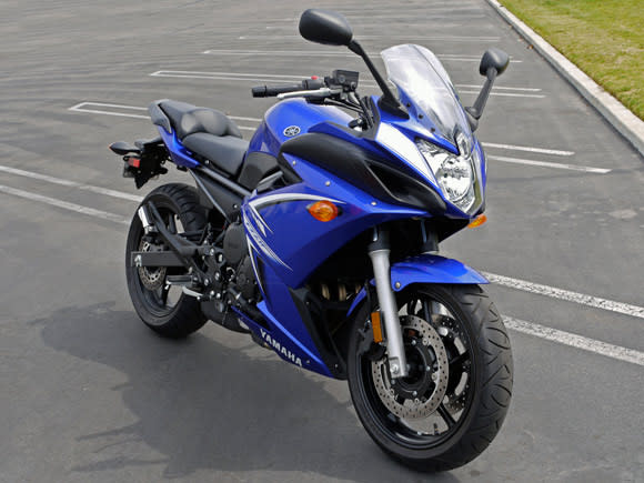 Review: Yamaha FZ6R arrives as a rational sportbike - Autoblog