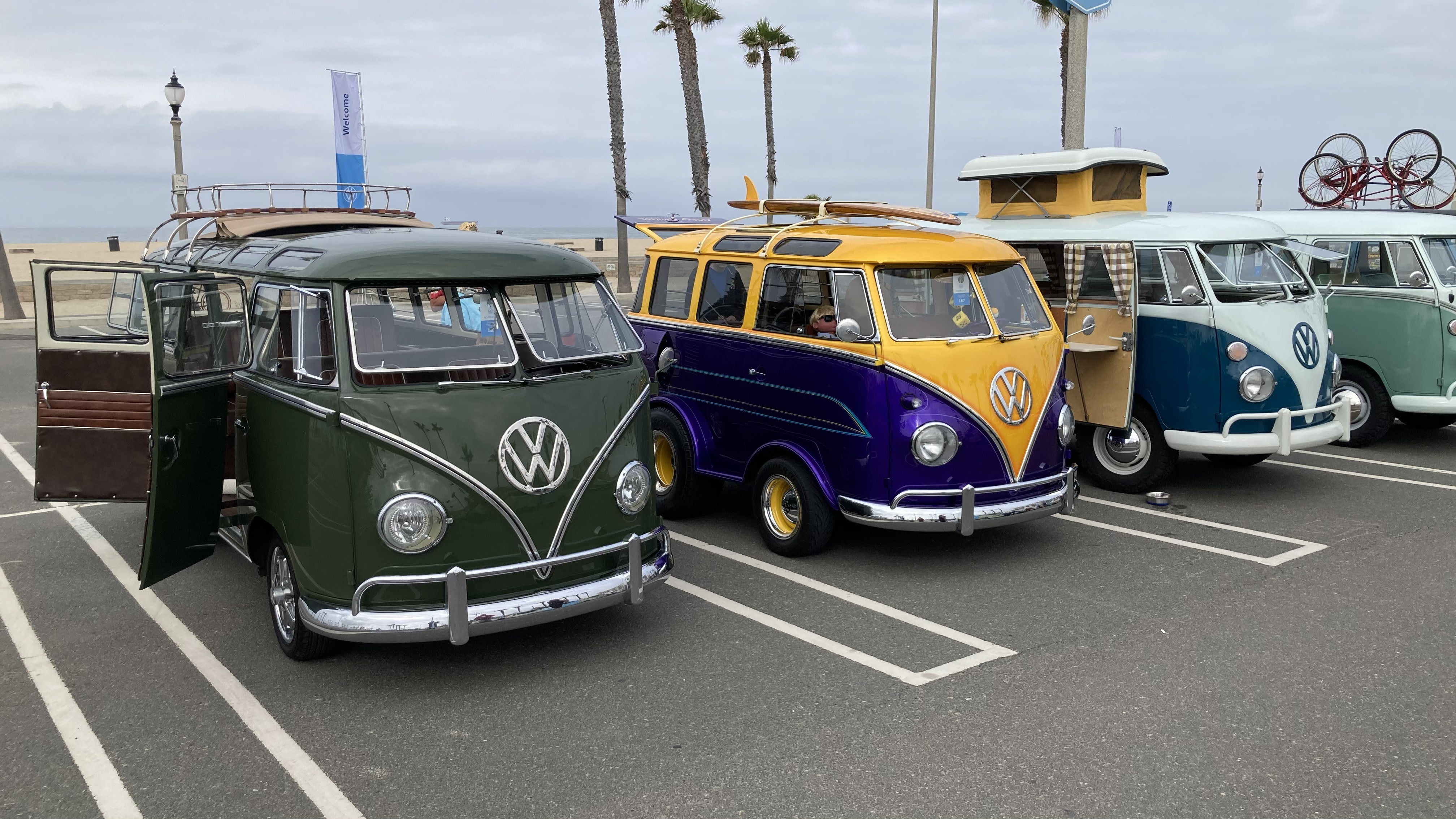 vw-bus-collection-at-2025-id-