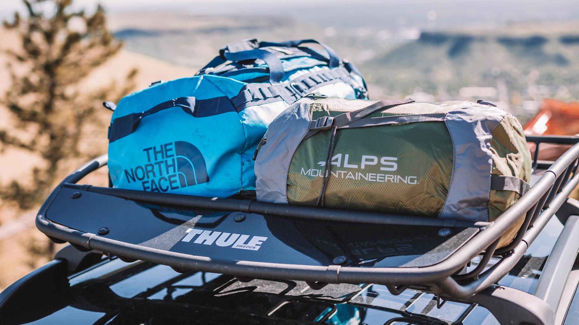 RALEIGH BAREGUNDIE ループタイTOP Thule Basin Wedge Hard Shell Rooftop Tent