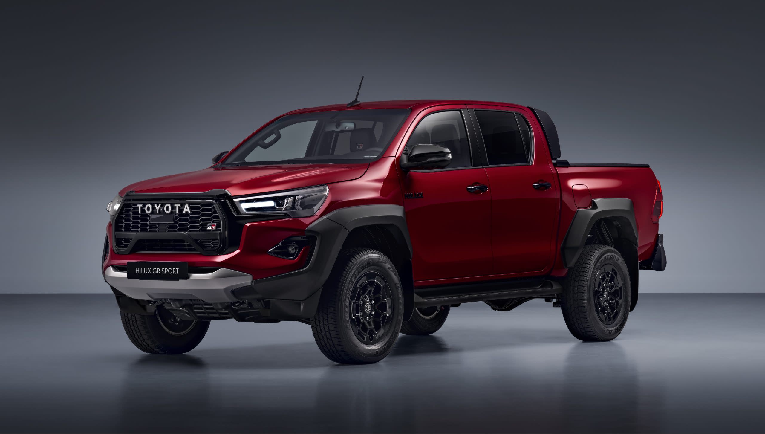 2024 Toyota Hilux GR Sport II takes a step towards Raptor turf - Autoblog, image size:2560x1452