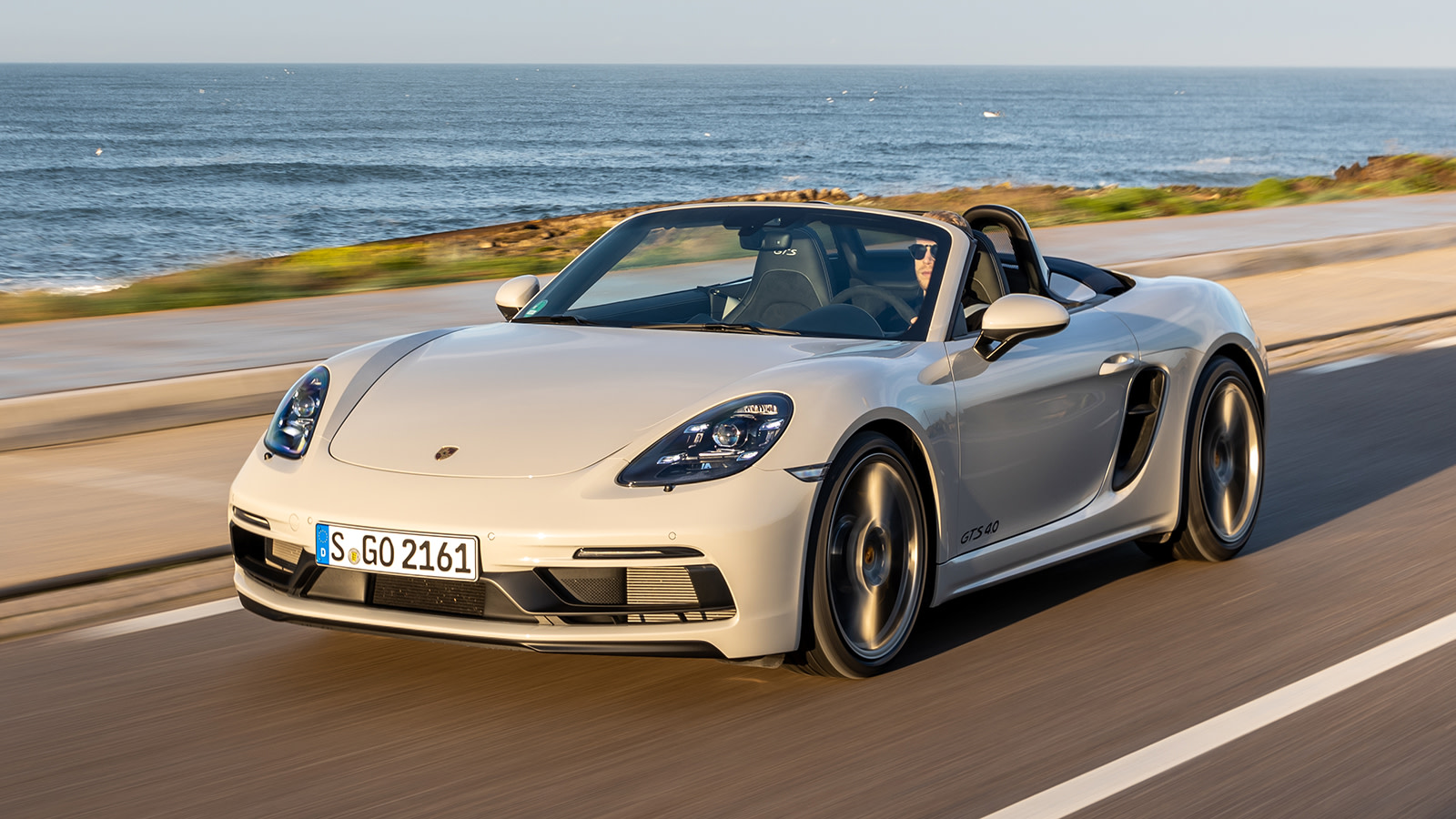 バーシー Tested: 2021 Porsche 718 Spyder Is Fiercely Focused, Even