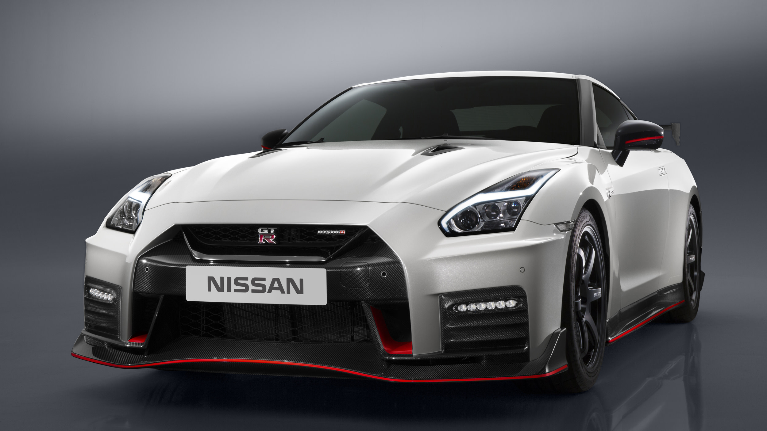 Nissan releases 2017 Nissan GT-R NISMO