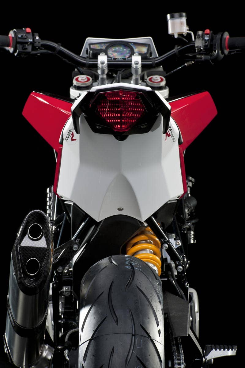 Husqvarna Nuda 900R drops its dress - Autoblog