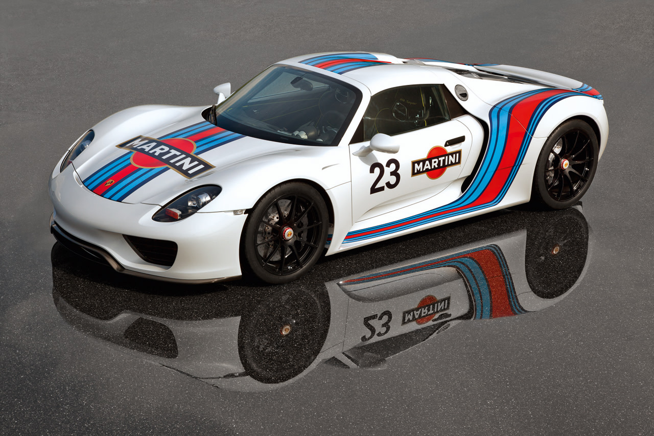 Porsche 918 Spyder prototype looks delicious in Martini livery
