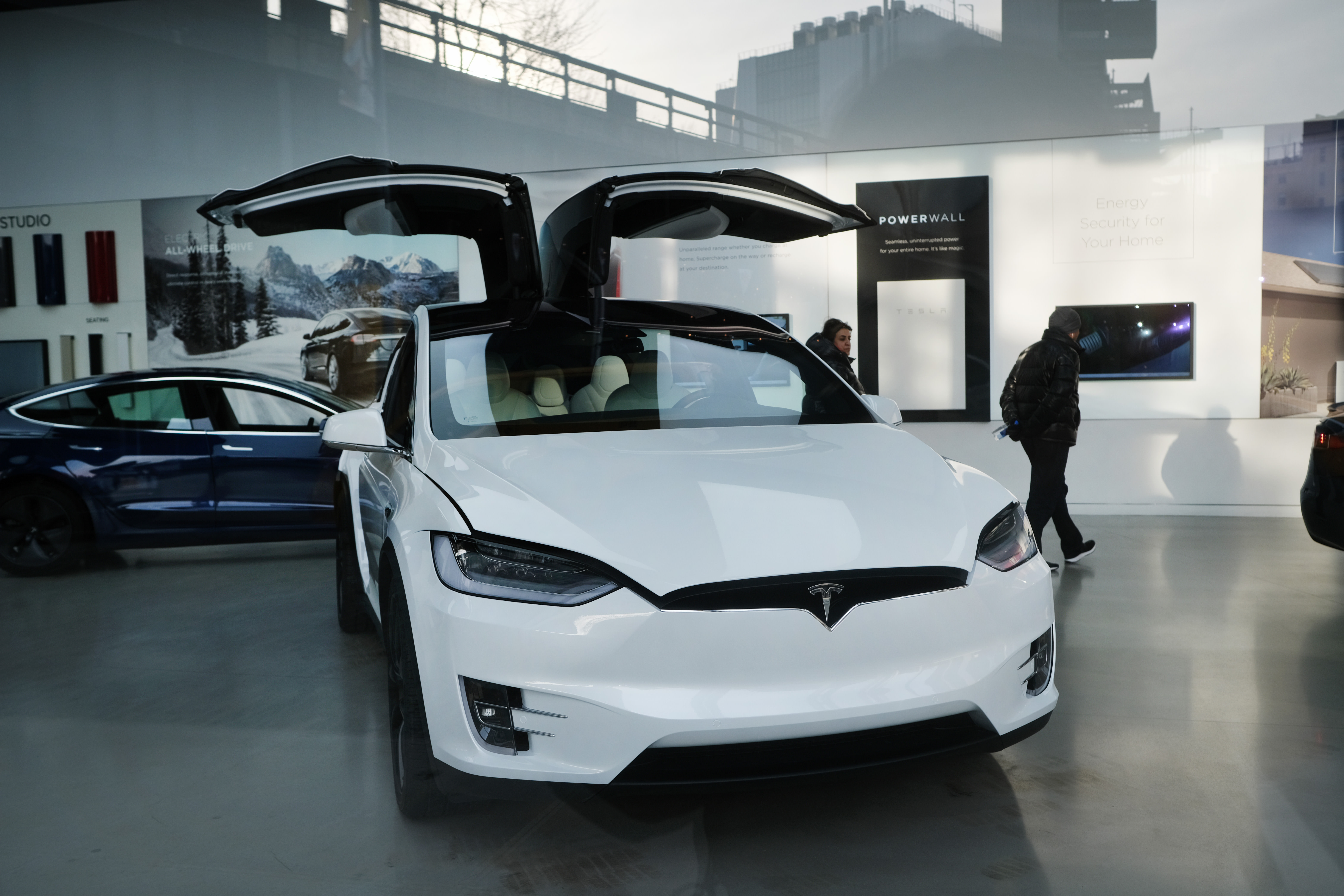 Elon Musk는 Tesla Store Car Vandals를 제한하려는 계획이 있습니다. 그러나 캐치가 있습니다.