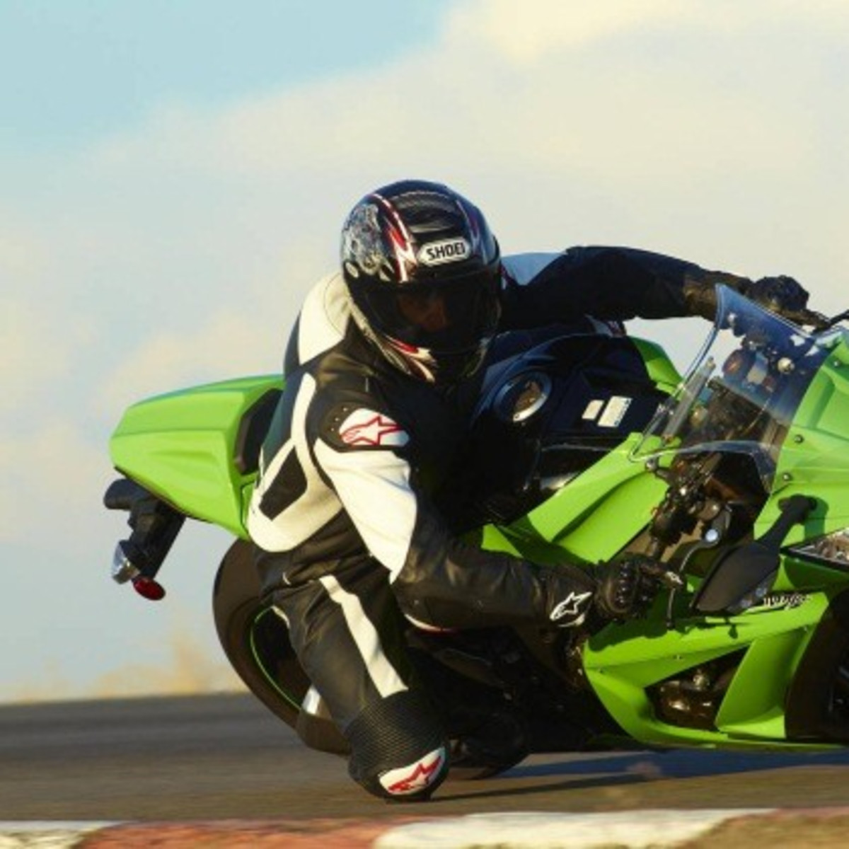2011 Kawasaki ZX-10R: More power + less weight = more speed - Autoblog
