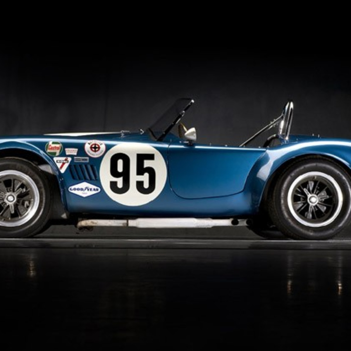 せりぼー 1964 Shelby Cobra factory race car up for sale at Amelia Island