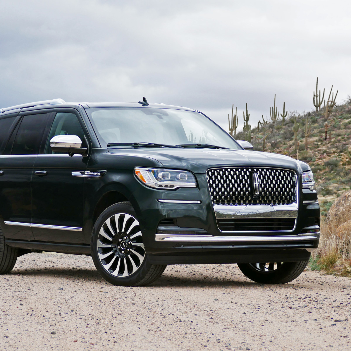 2022-lincoln-navigator-black-