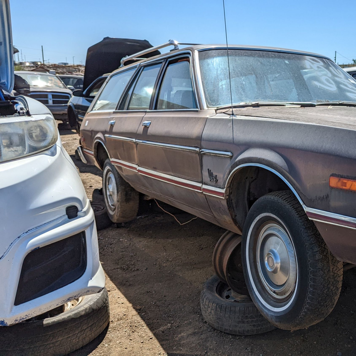 Junkyard Gem: 1978 Plymouth Volaré Wagon - Autoblog, image size:1200x1200