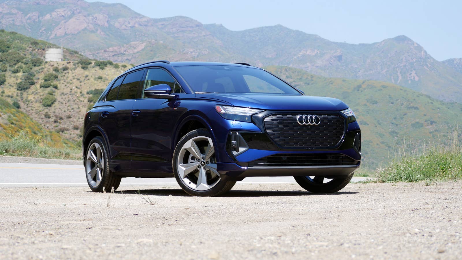 2024-audi-q4-e-tron-front-  display picture 1