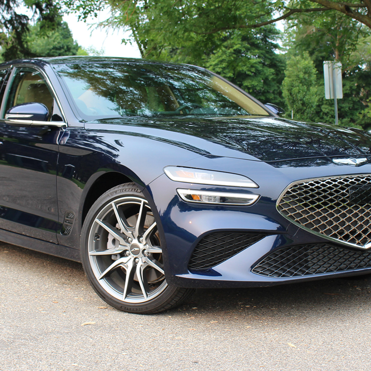 2022-genesis-g70.jpg