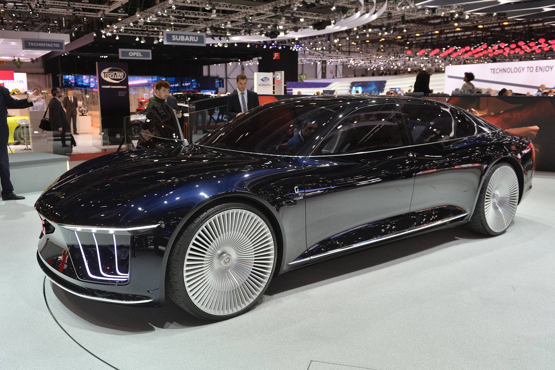 Italdesign Giugiaro Gea imagines luxury driving when no driver is