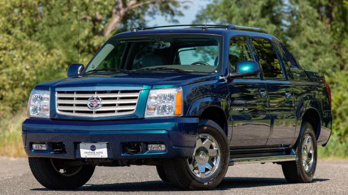 AMT 2005 Cadillac Escalade EXT プラモデル AMT 2005 Cadillac Escalade EXT 1:25 Scale Model Kit | Auto