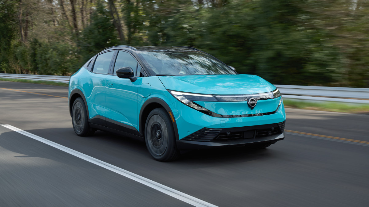 Tesla는 새로운 Nissan Leaf의 범위와 가격을 좋아하지 않습니다.
