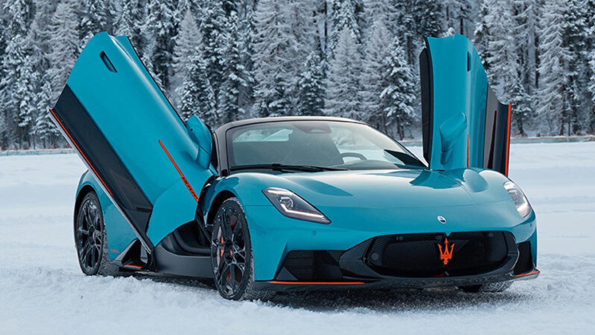 メルフジ　 Maserati 'Freezes Fire' on a Swiss Lake With Its Latest Bespoke