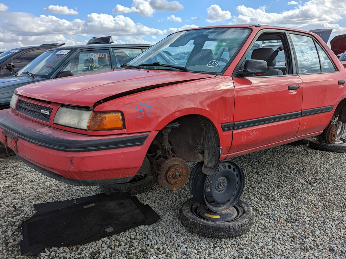 99-1992-mazda-protege-sedan-in