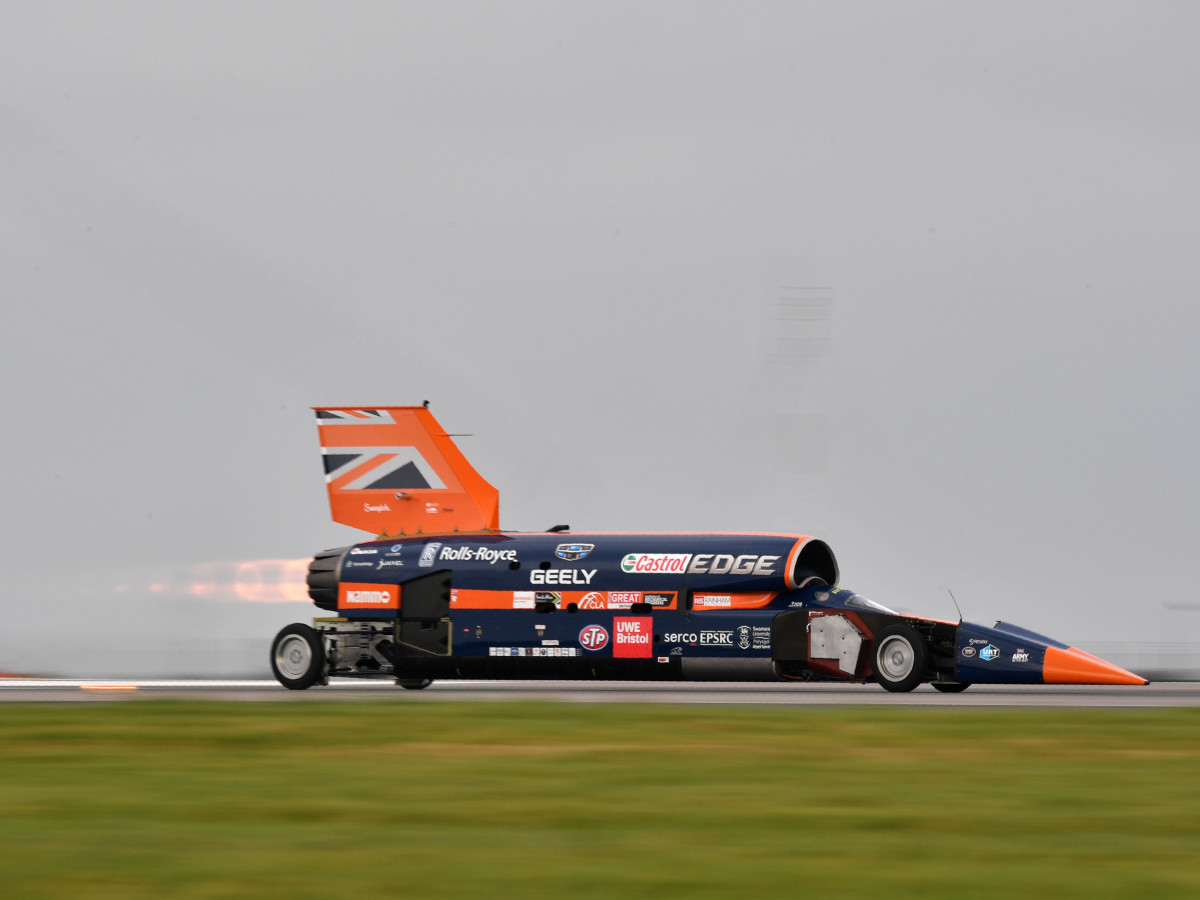 額縁 Bloodhound SSC Wheels of Bloodhound SSC world land speed record attempt car