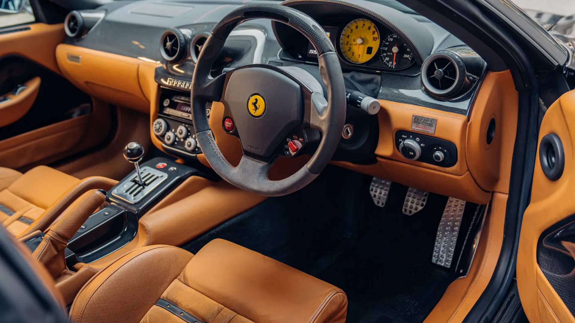 Modèle Réduit Ferrari 599 Gtb Fiorano 2006 Transmission Manuelle Blu Mirabeau Cuoio Couleur Interieur