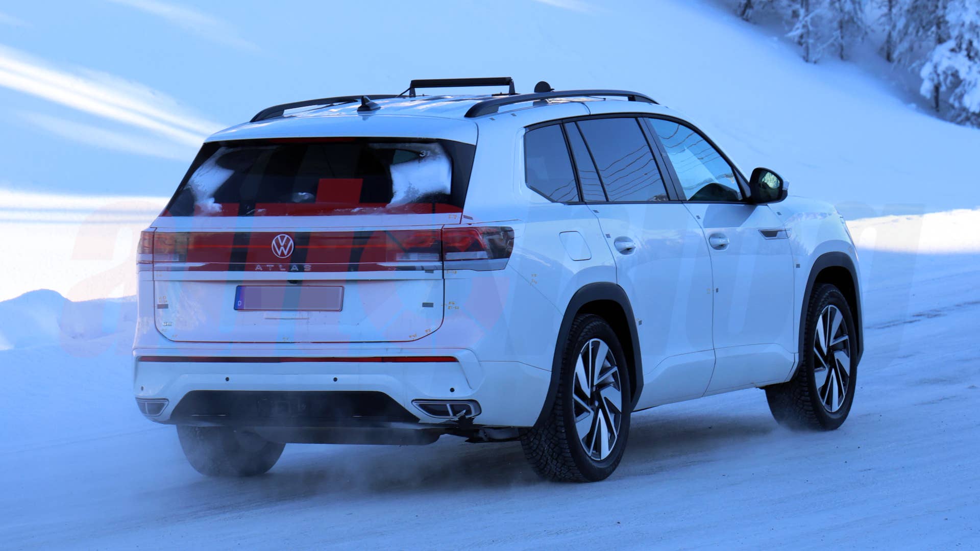 Volkswagen's 2027 Atlas Gets a High-Tech Interior With a Hidden Screen -  Autoblog