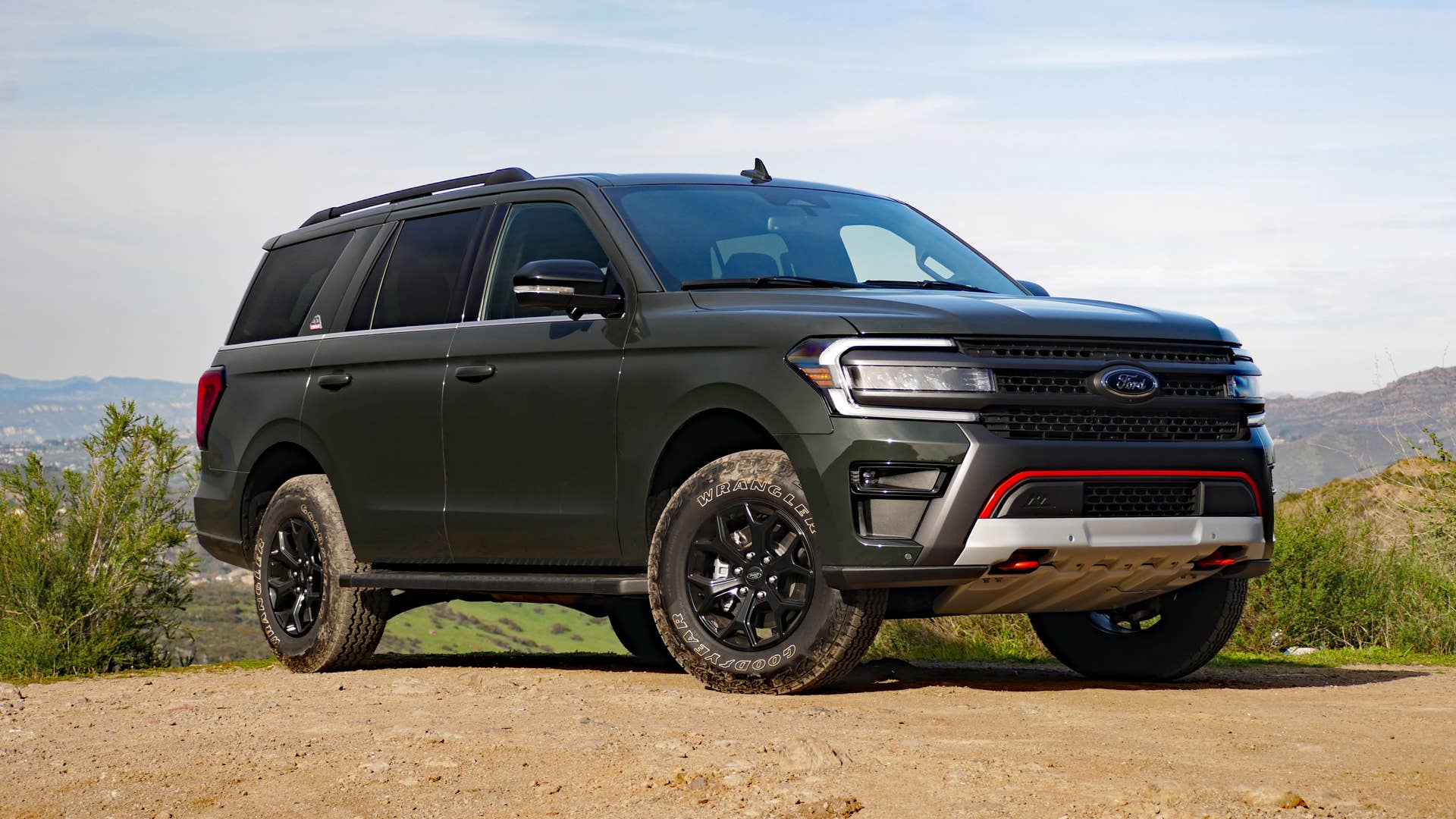 2023-ford-expedition-timberline-front-three-quarter-low.jpg