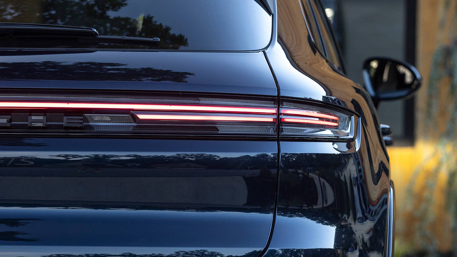 2025-porsche-cayenne-gts.jpg