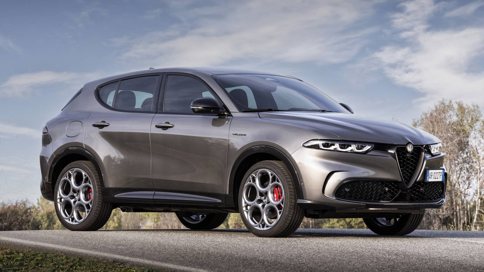 2024-alfa-romeo-tonale-front-three-quarter-european-spec-shown.jpg