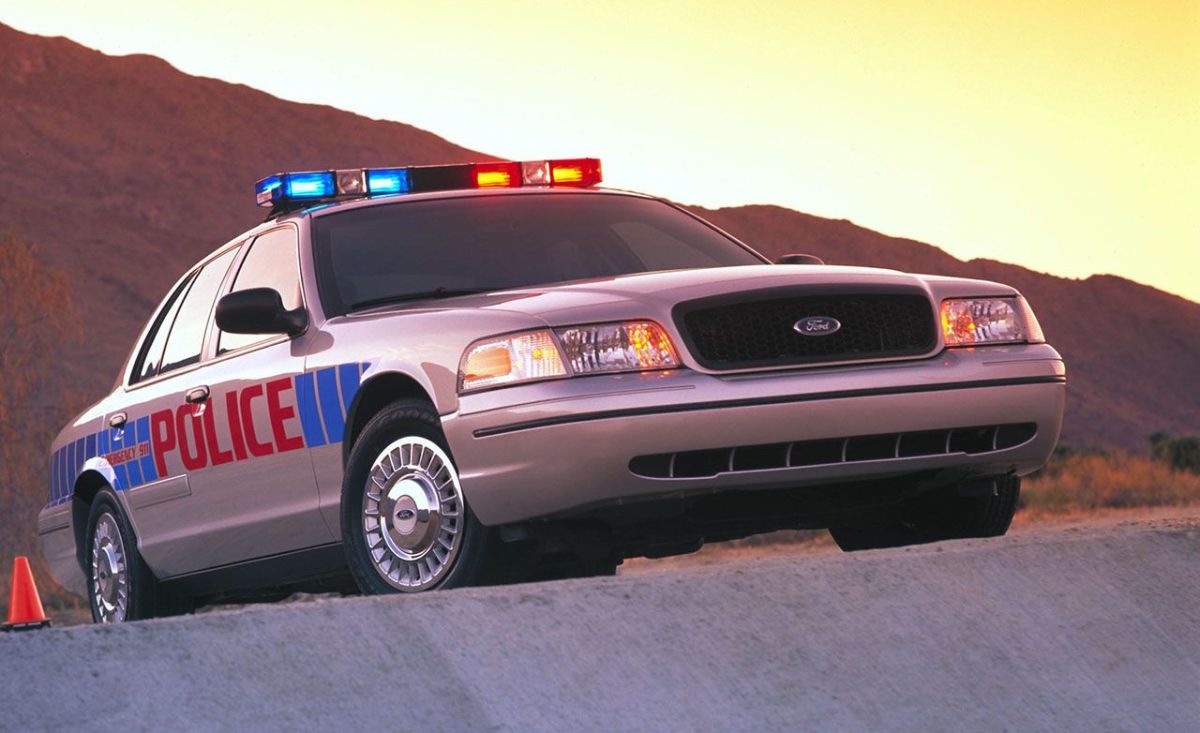ford-crown-victoria-police-interceptor.jpg
