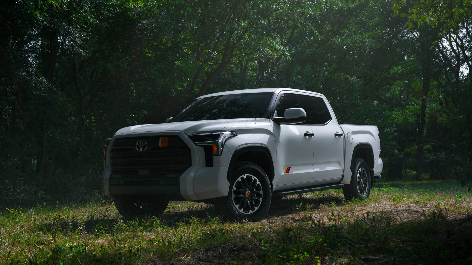 2025-toyota-tundra-trd-rally-package.jpg