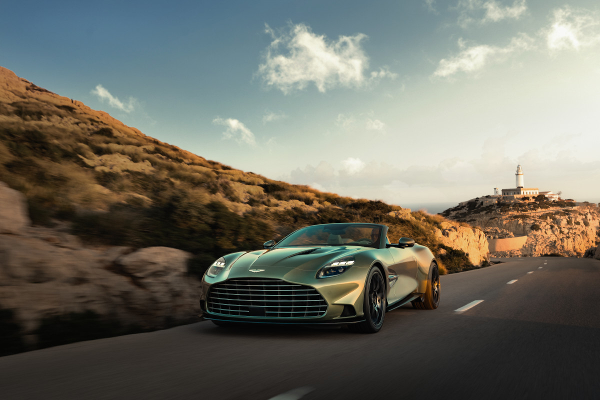 This is the 823-horsepower 2026 Aston Martin Vanquish Volante