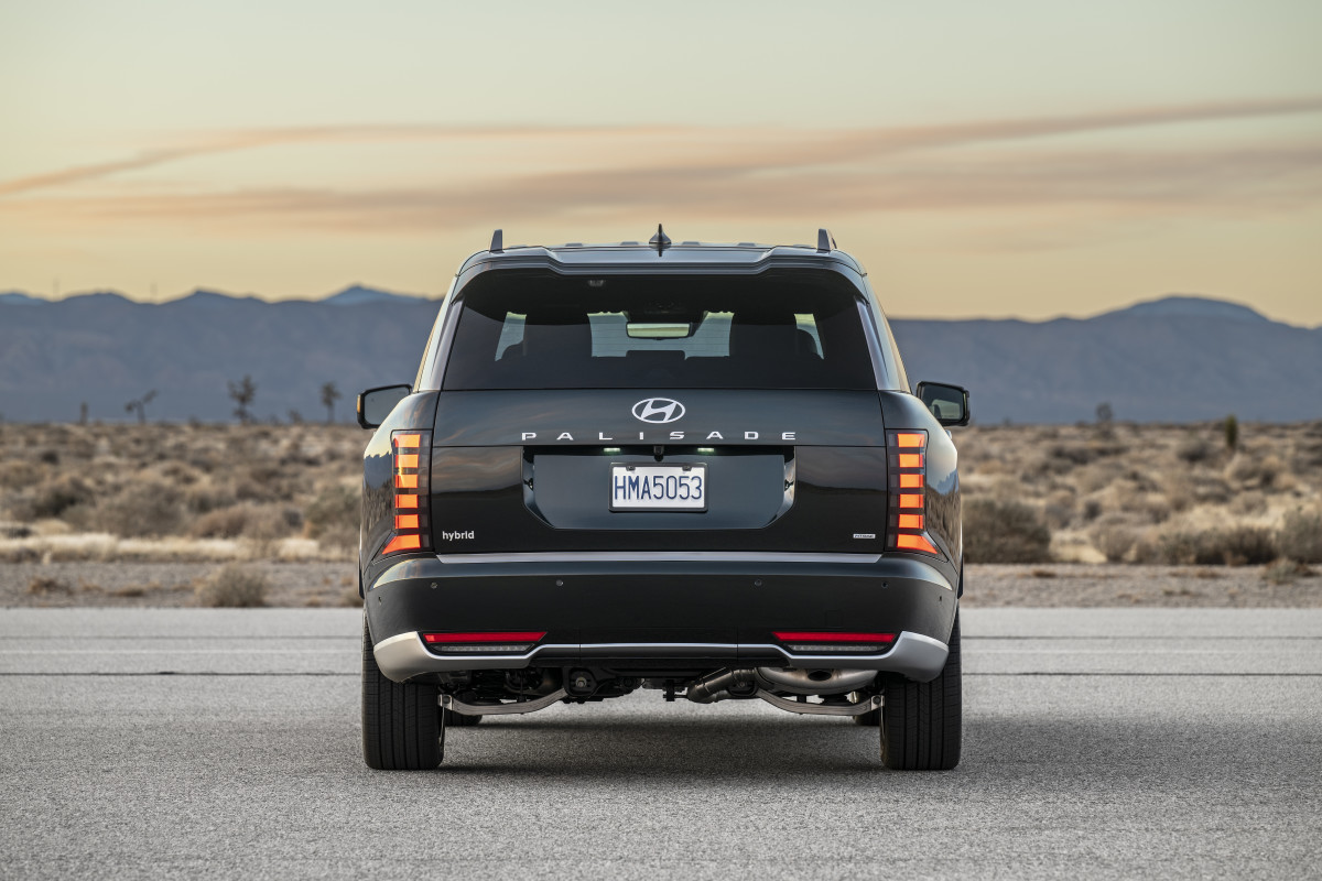 2026 Hyundai Palisade Hybrid’s Official MPG Rating Puts V6 To Shame