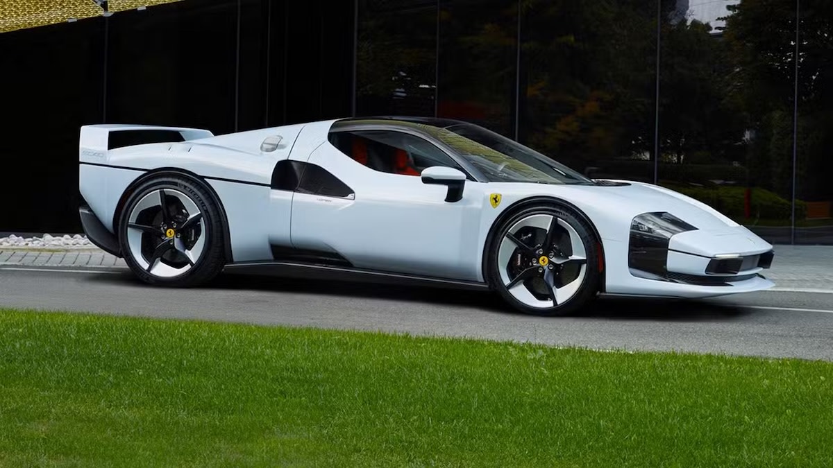 ferrari-sc40.jpg